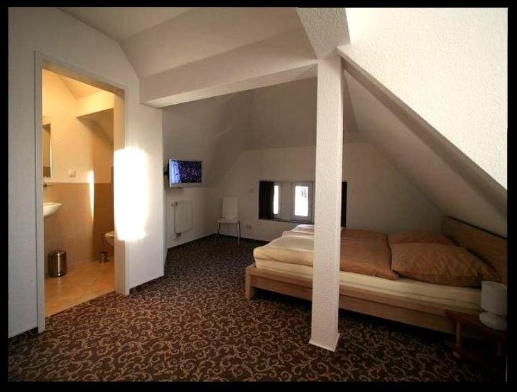 Pension Lok-Inn Walluf Rum bild